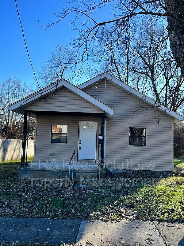 2 bed, 1.0 bath, $1,200 — Photo 1