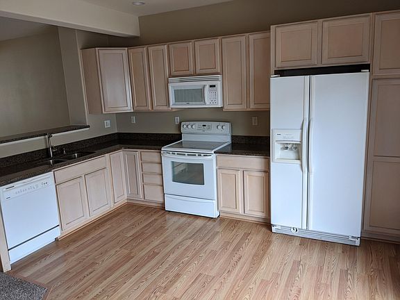 Kitchen, Laminate Flooring, Granite Countertops