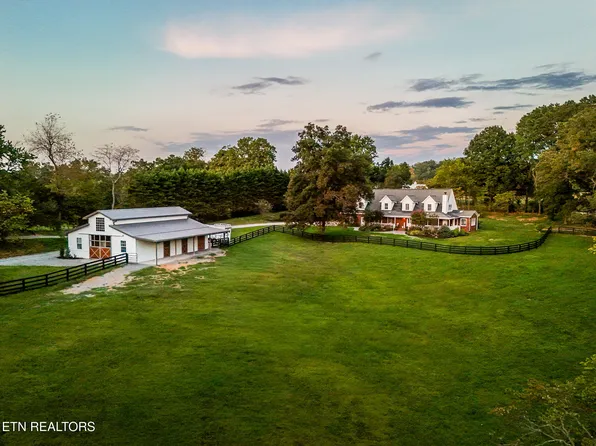 1834 Turkey Pen Ln, Lenoir City, TN 37772