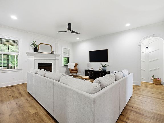 5th image of 1537 Sweetwater Ln