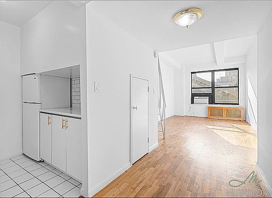 4th image of 43 W 16th St APT 8C