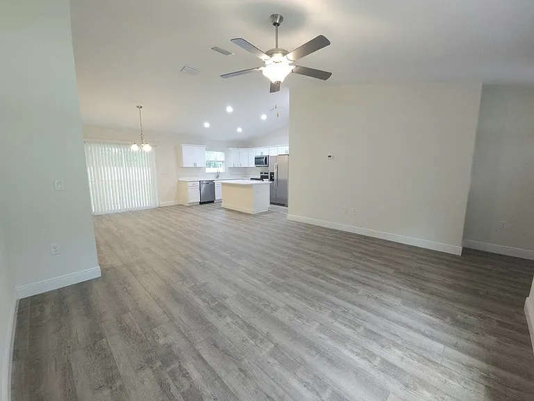 387 E Caldwell Dr — Photo 6