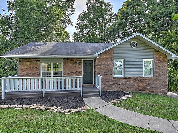 3rd image of 3813 Alderwood Dr