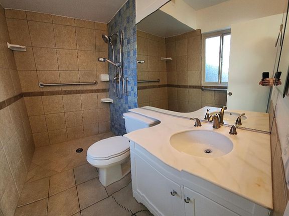 3rd image of 1350 E Gem Cir