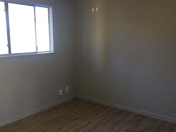 3rd image of 2244 Montrose Ave #4