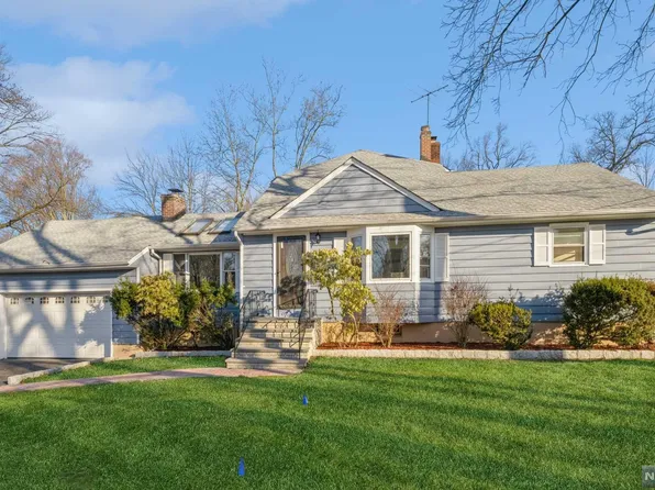 988 Adams Pl, Washington Township, NJ 07676
