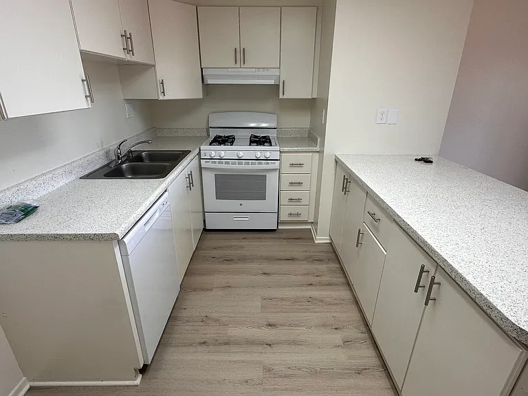 115 N West St #200 — Photo 13