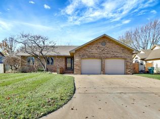 1933 N Smarsh Ln, Wichita, KS 67212