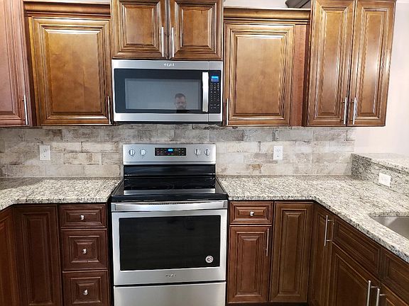 3rd image of 2400 Emerald Ct