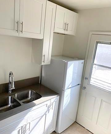 5th image of 328 N Louise St #219