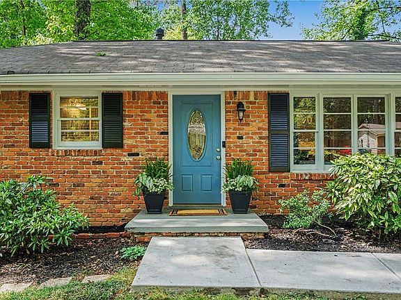 3rd image of 840 Vista Way