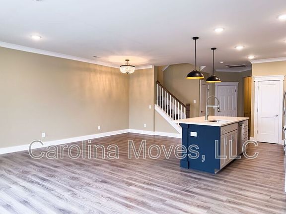 5th image of 825 Appleby Dr