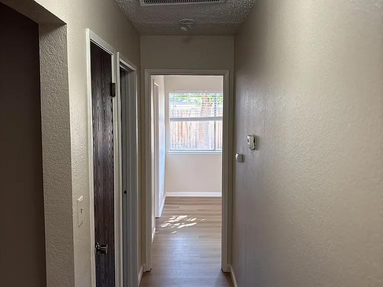 9360 Mira Del Rio Dr #B — Photo 6
