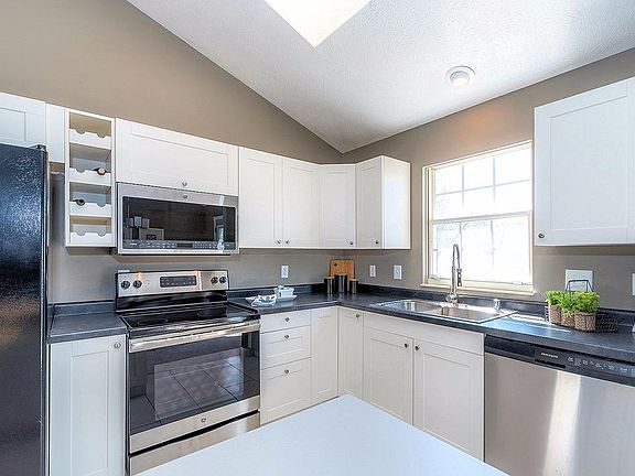 3rd image of 5605 Villas Creek Dr
