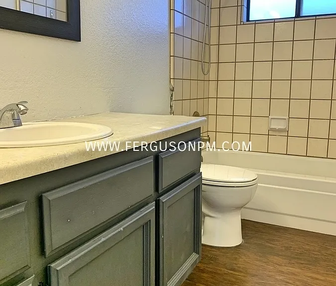 455 R St — Photo 8
