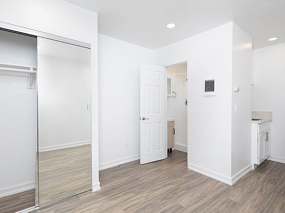 2nd image of 1414 Roosevelt Ave APT 6