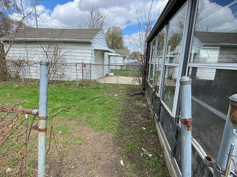 4639 N Sherman Blvd — Photo 3
