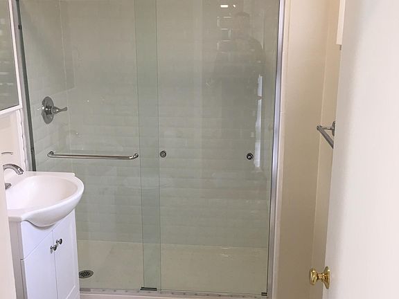 3rd image of 107 E Moltke St APT 4