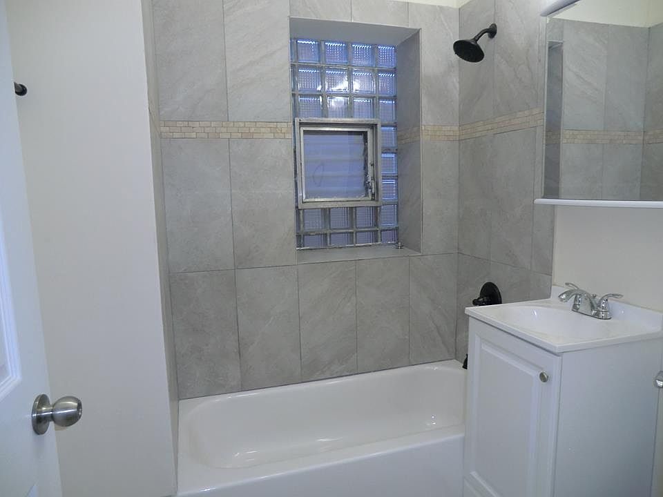 2nd image of 1523 W Chestnut St #2