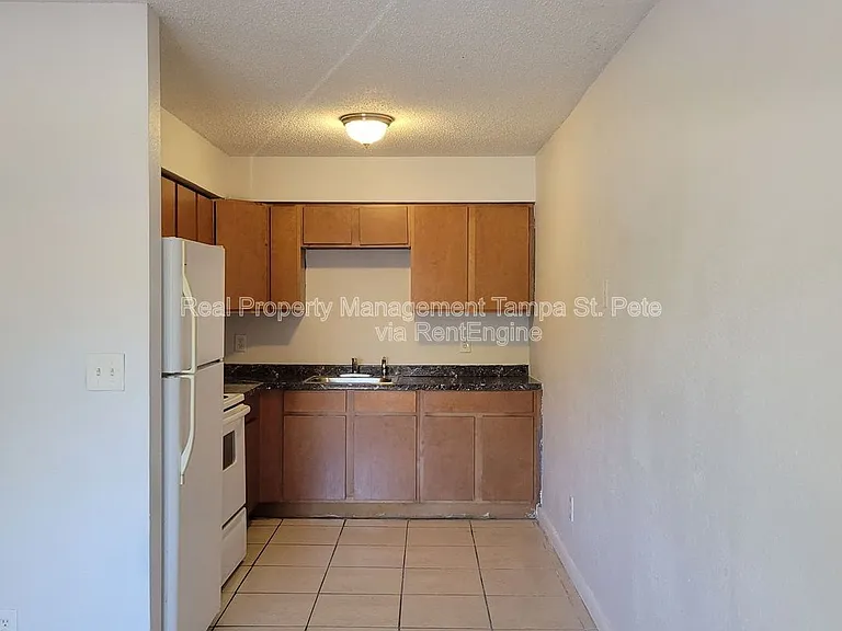 8429 N 39th St #4 — Photo 5