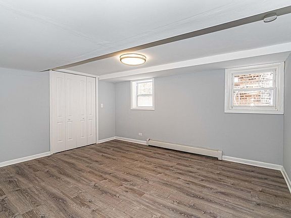 3rd image of 6448 N Washtenaw Ave