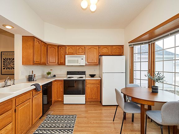 5th image of 4227 Eisenhower Ct