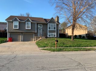 4717 NW Pennington Ln, Blue Springs, MO 64015