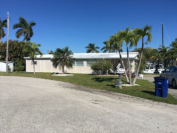 2nd image of 3944 Areca Dr