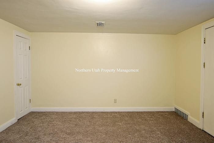 2 Living Room_01242019
