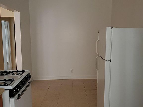 3rd image of 6826 N Wayne Ave APT 1B