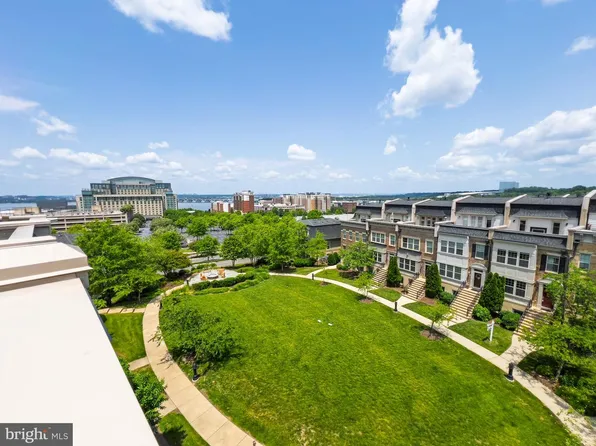 510 Overlook Park Dr #32, Oxon Hill, MD 20745