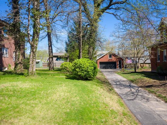 7117 Forsyth Blvd, Saint Louis, MO 63105