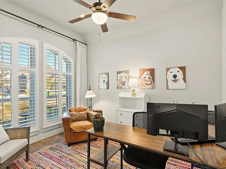111 Chinaberry Bnd — Photo 4