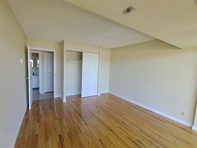 2nd image of 411 Lakewood Cir Unit 1-B612