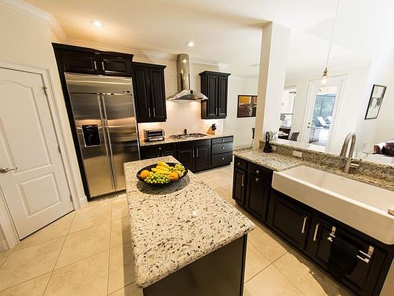 5th image of 858 Sherbourne Cir
