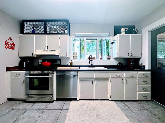 3rd image of 1014 W Washington Ave