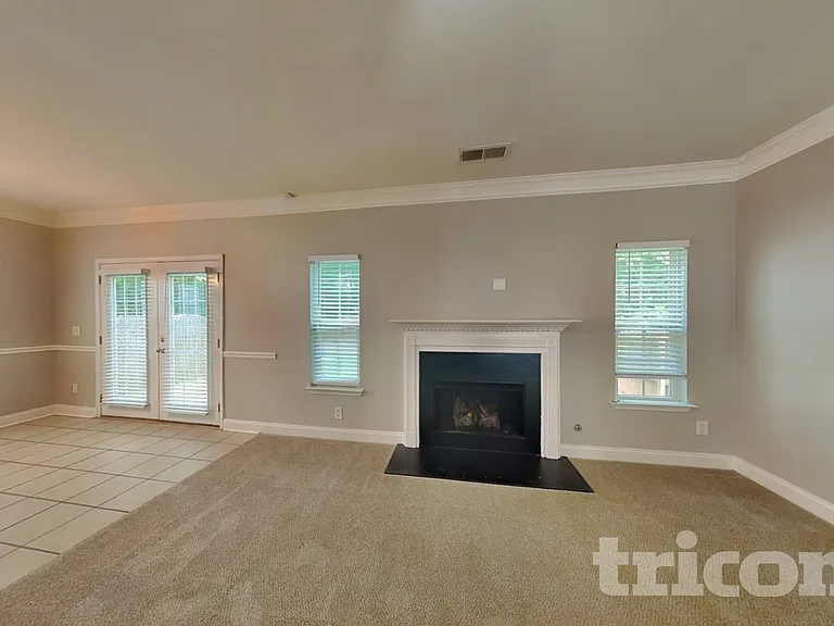 204 Cole Ct — Photo 3