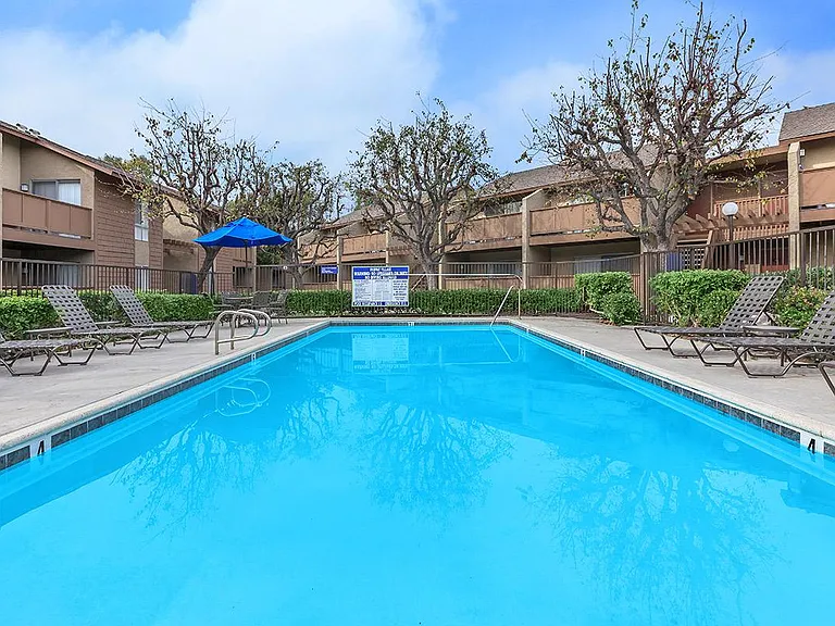 5001 Beach Blvd — Photo 1