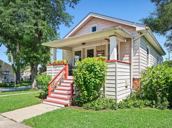 8944 Southview Ave, Brookfield, IL 60513