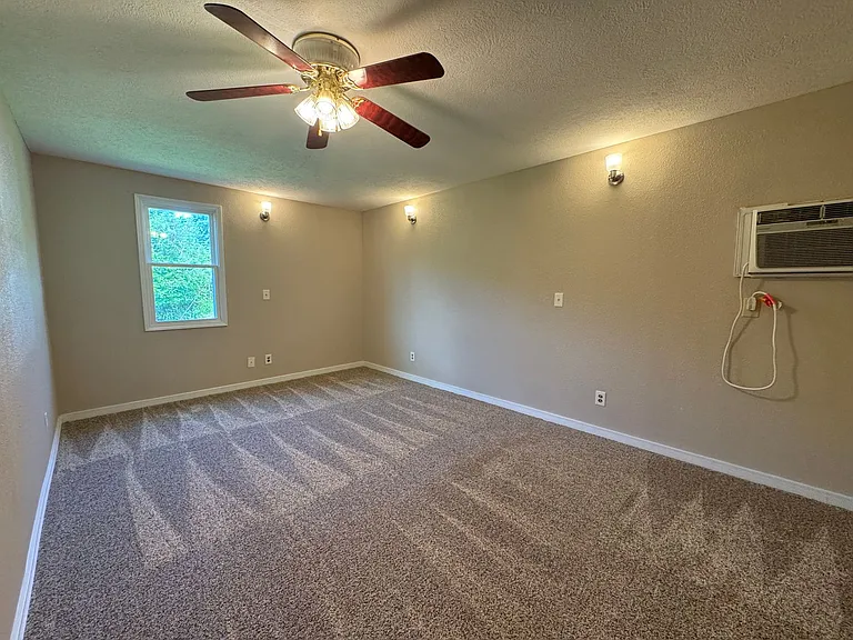 1701 Tower Rd — Photo 22
