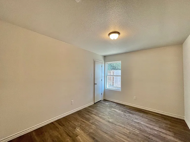 1708 Clovis Dr — Photo 12