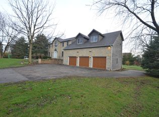 961 Denny Rd, Sugar Grove, IL 60554