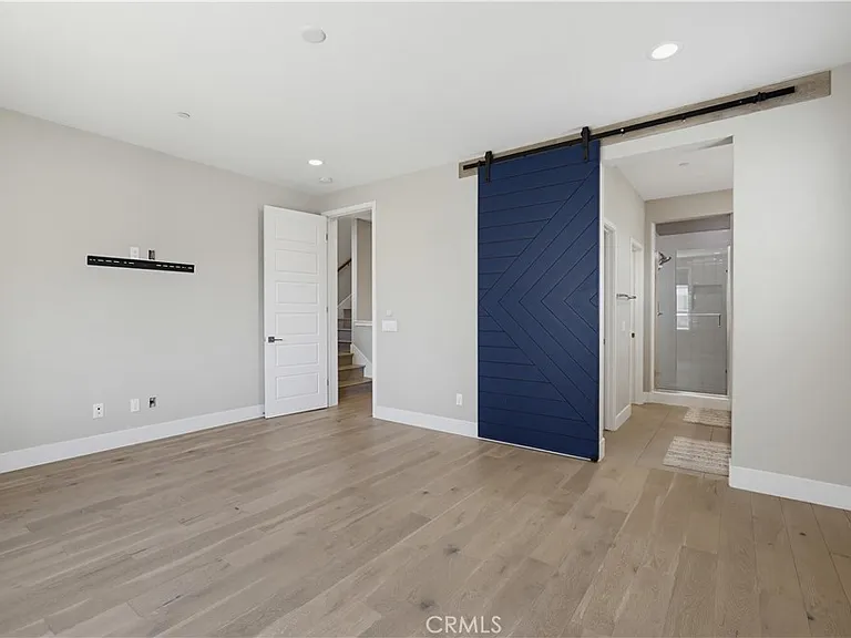 215 Carmine — Photo 15