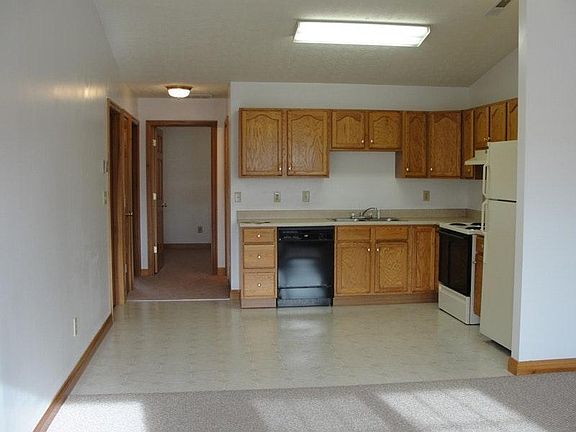 4th image of 2711 Fairmont Ct APT B