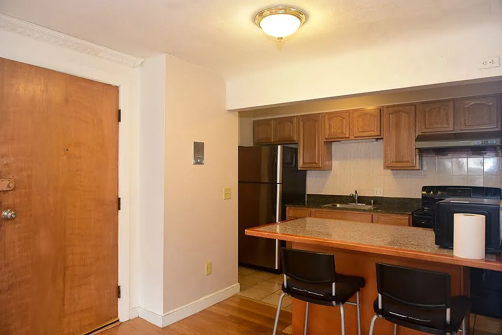 Kitchen - 11 Commonwealth Ct #6
