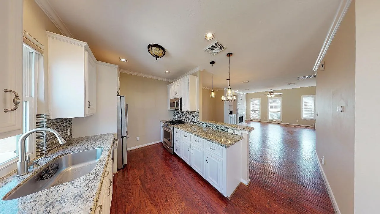 2 bed, 2.5 bath, 2078 sqft, $2,800 — Photo 2