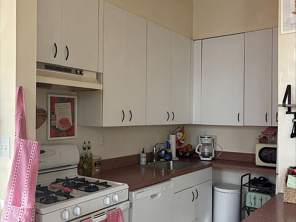 2nd image of 1627 N Sedgwick St #3