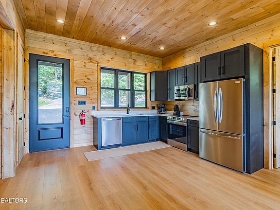 4th image of 3129 Hatcher Top Rd