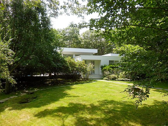 2nd image of 35 Jonathan Dr