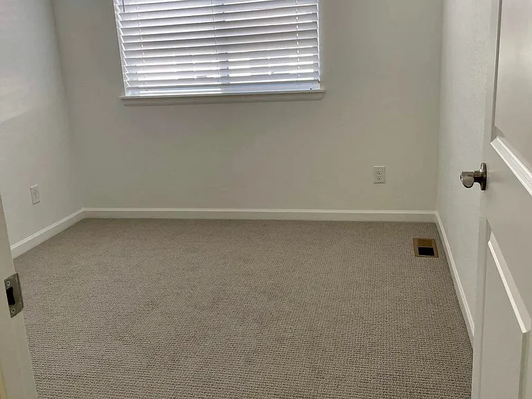 404 Millwall Cir — Photo 3